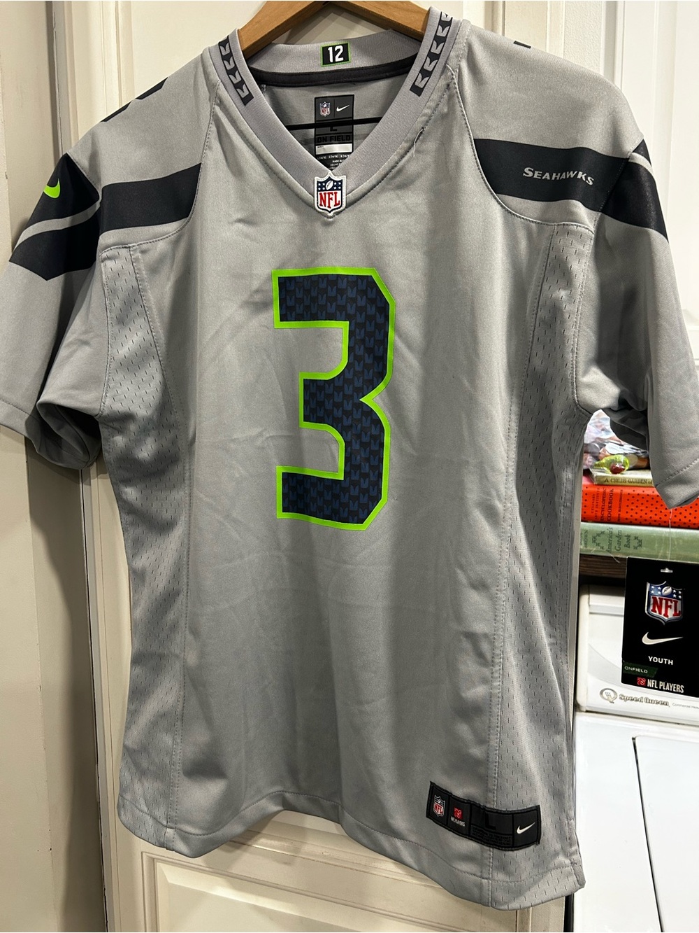 Nike Seattle Seahawks Russell Wilson Jersey Youth Large Gray NFL Football
